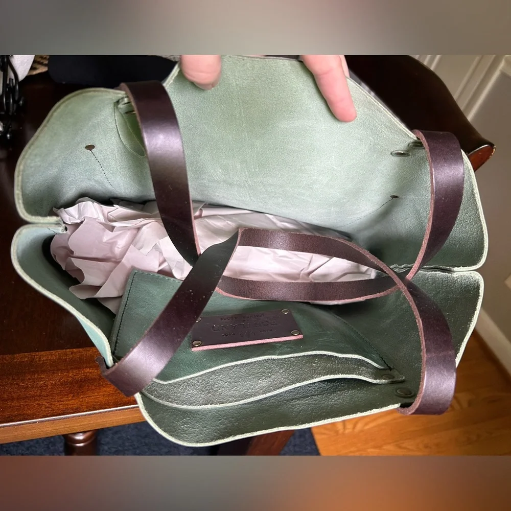 Portland Leather Medium Cucumber Tote - Picture 4 of 5